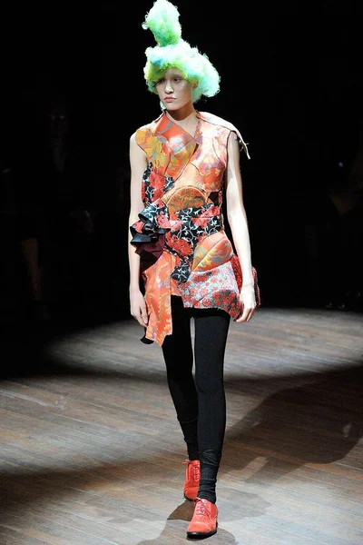 Look 3